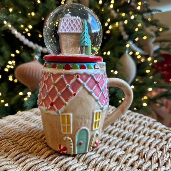 Gingerbread mug snow globe Christmas 2023 - Picture 3 of 11